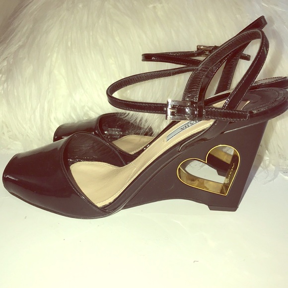 Authentic Prada heart heel, patent leather sandle - Picture 5 of 6